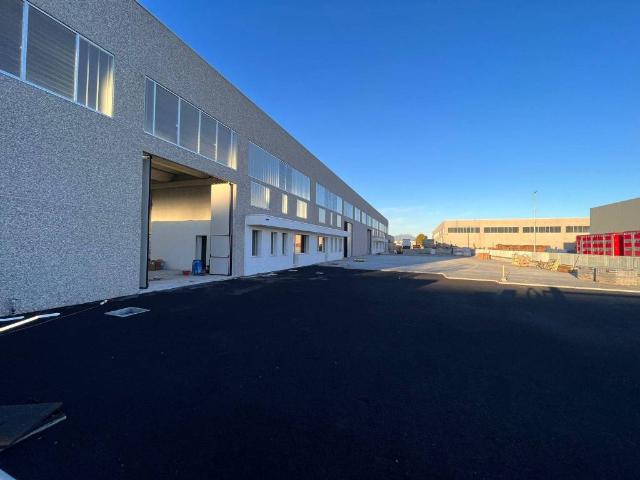 Locale Commerciale in affitto a Castenedolo, Lombardia