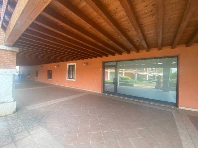 Locale Commerciale in vendita a Castenedolo, Lombardia
