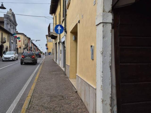 Locale Commerciale in affitto a Castenedolo, Lombardia