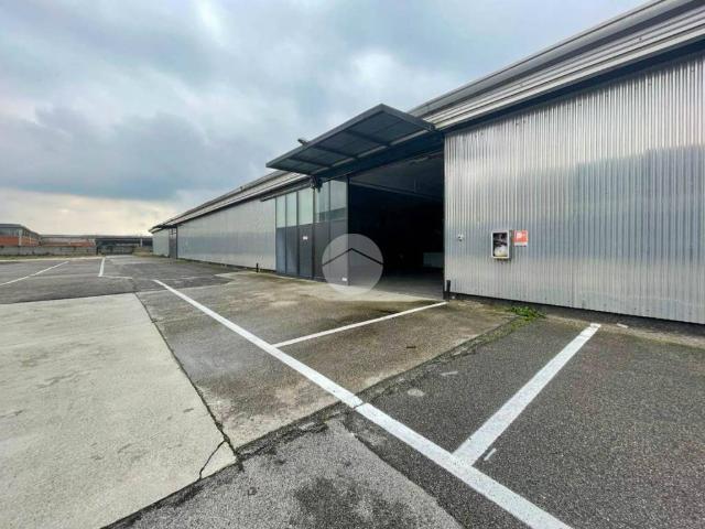 Locale Commerciale in affitto a Castenedolo, Lombardia