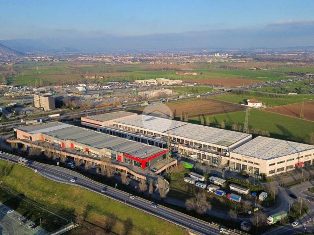 Locale Commerciale in affitto a Castenedolo, Lombardia