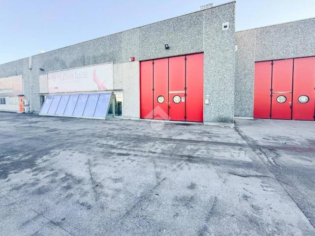 Locale Commerciale in affitto a Castenedolo, Lombardia