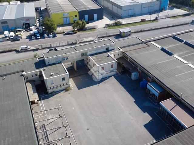 Locale Commerciale in affitto a Area industriale Canneto, Castenedolo