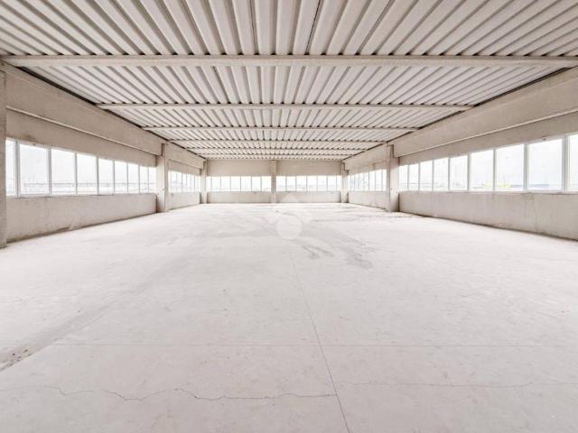 Locale Commerciale in affitto a Capodimonte, Castenedolo