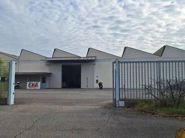 Locale Commerciale in affitto a Castenedolo, Lombardia