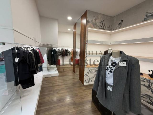 Locale Commerciale in affitto a Castiglione Del Lago, Perugia