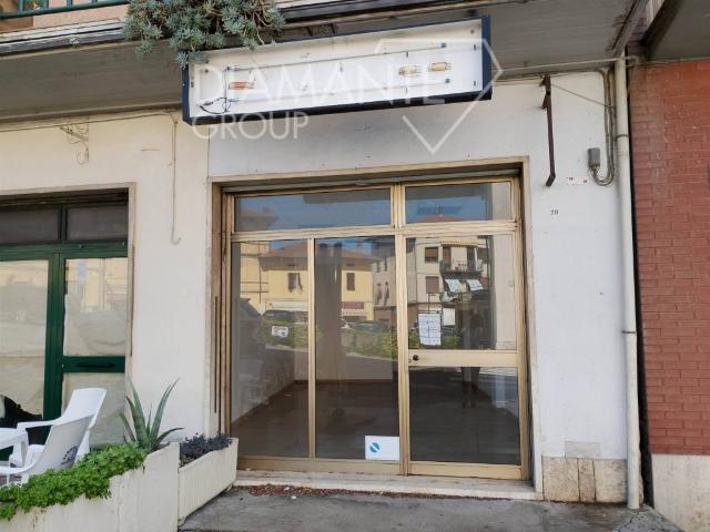 Locale Commerciale in affitto a Castiglione Del Lago, Perugia