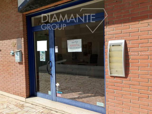 Locale Commerciale in affitto a Castiglione Del Lago, Perugia