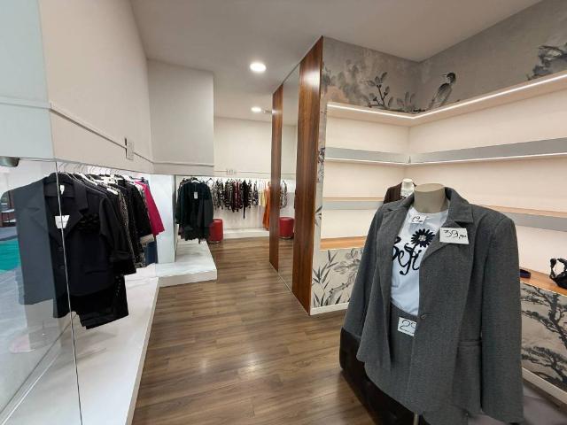 Locale Commerciale in affitto a Castiglione Del Lago, Perugia