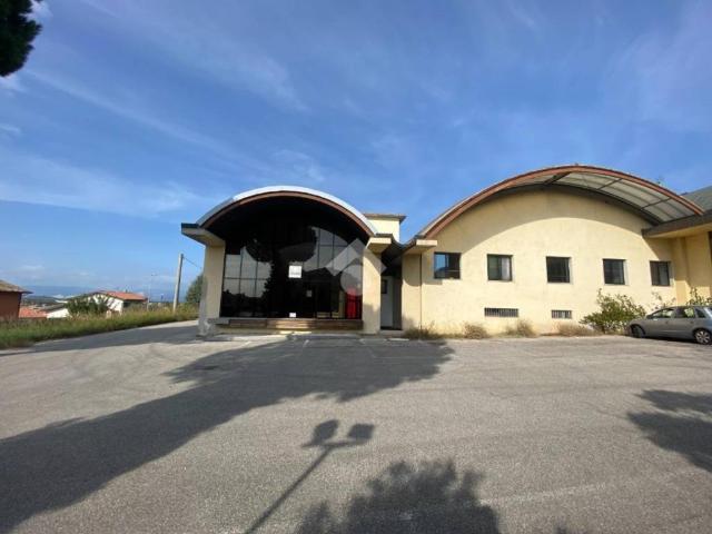 Locale Commerciale in affitto a Castiglione Delle Stiviere, Lombardia
