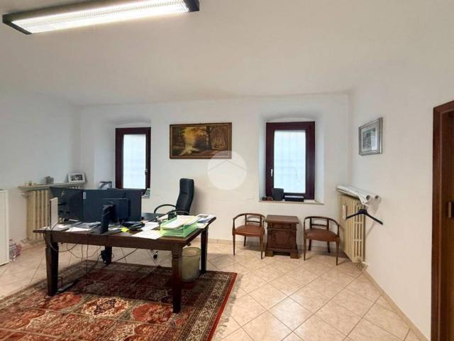 Locale Commerciale in affitto a Castiglione Delle Stiviere, Lombardia