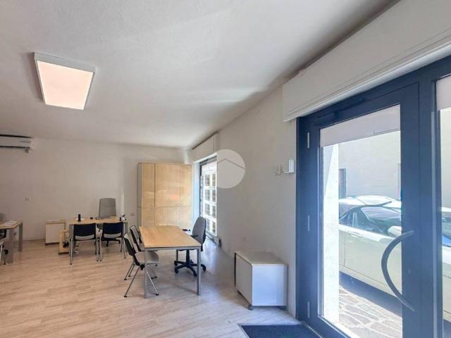 Locale Commerciale in affitto a Castiglione Delle Stiviere, Lombardia