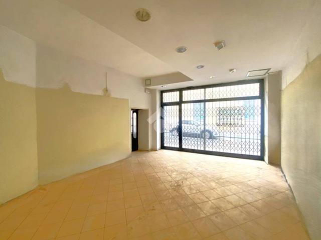 Locale Commerciale in affitto a Castiglione Delle Stiviere, Lombardia