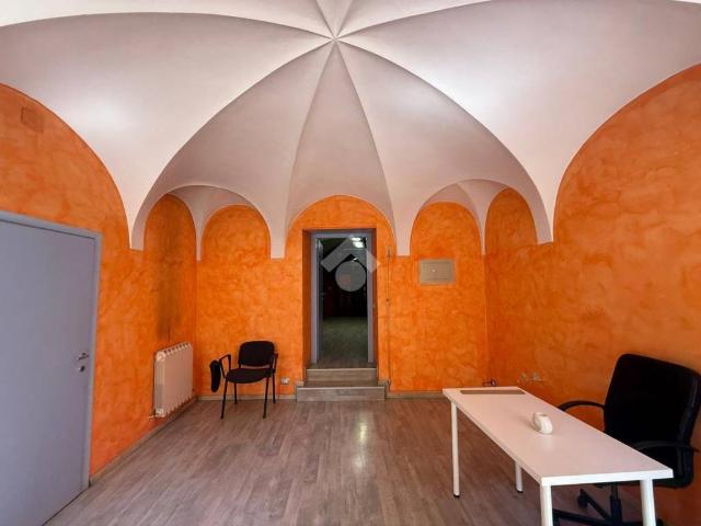 Locale Commerciale in affitto a Castiglione Delle Stiviere, Lombardia