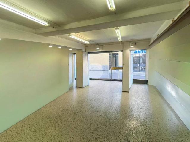 Locale Commerciale in affitto a Castiglione Delle Stiviere, Lombardia