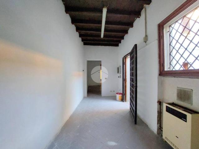 Locale Commerciale in affitto a Castrezzato, Lombardia
