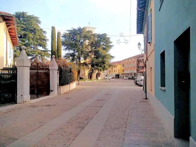 Locale Commerciale in affitto a Castrezzato, Lombardia