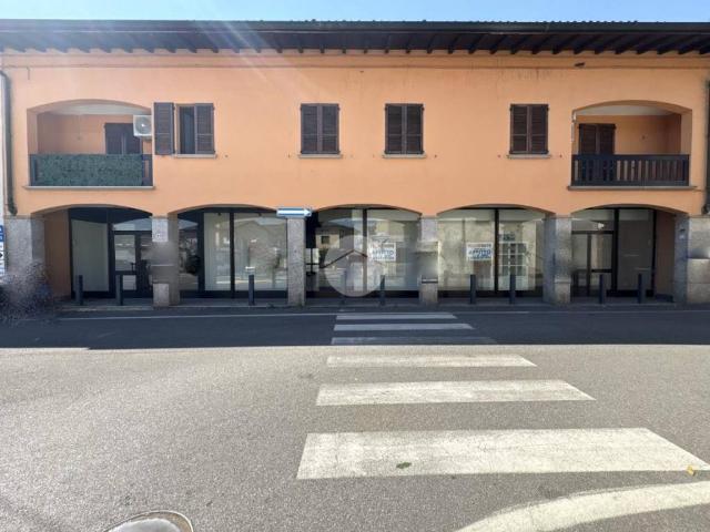 Locale Commerciale in affitto a Castrezzato, Lombardia