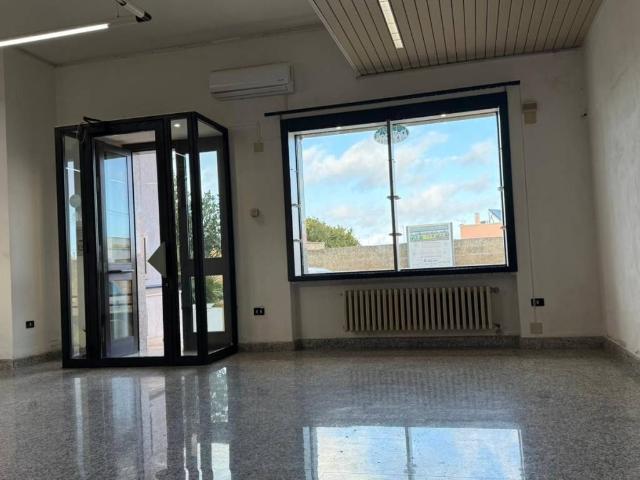 Locale Commerciale in affitto a Puglia, Lecce
