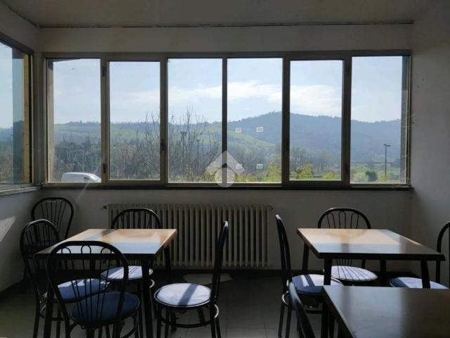 Locale Commerciale in affitto a Unione di Comuni della Romagna Forlivese, Castrocaro Terme