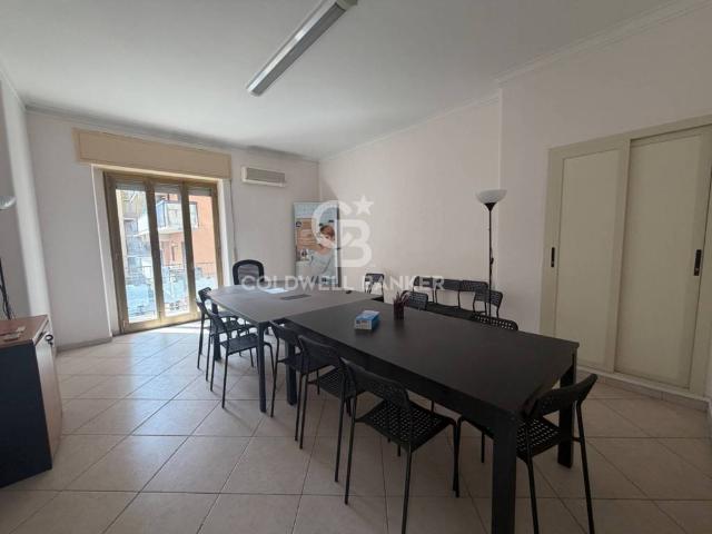 Locale Commerciale in affitto a Borgo, Catania