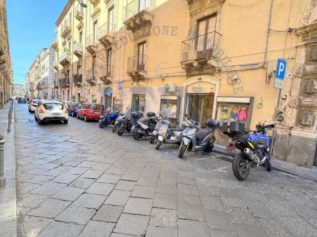 Locale Commerciale in affitto a Centro storico, Catania
