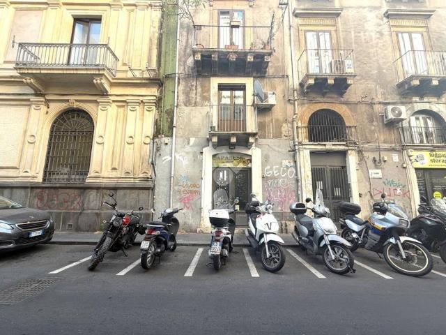 Locale Commerciale in affitto a Centro storico, Catania
