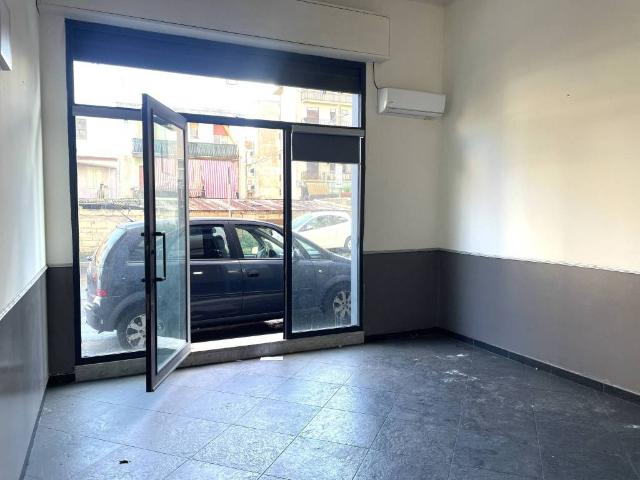 Locale Commerciale in affitto a Centro storico, Catania