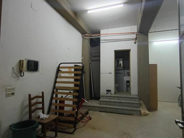 Locale Commerciale in affitto a Picanello-Ognina-Barriera-Canalicchio, Catania