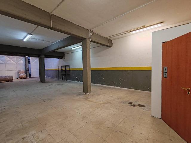 Locale Commerciale in affitto a Gravina Di Catania, Sicilia