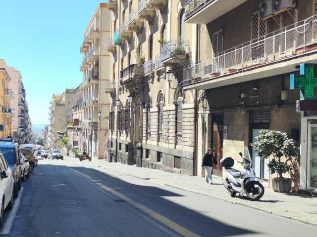 Locale Commerciale in affitto a Borgo-Sanzio, Catania