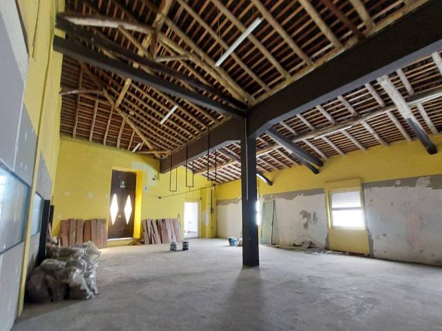 Locale Commerciale in affitto a Picanello-Ognina-Barriera-Canalicchio, Catania