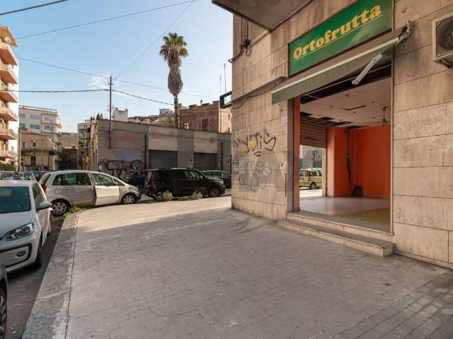 Locale Commerciale in affitto a Centro storico, Catania