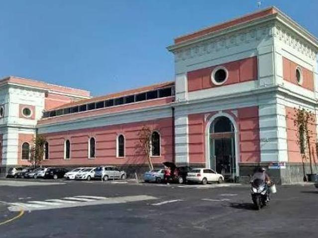 Locale Commerciale in affitto a Centro storico, Catania