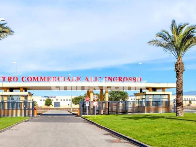 Locale Commerciale in affitto a San Giorgio-Librino-San Giuseppe la Rena-Zia Lisa-Villaggio Sant'Agata, Catania