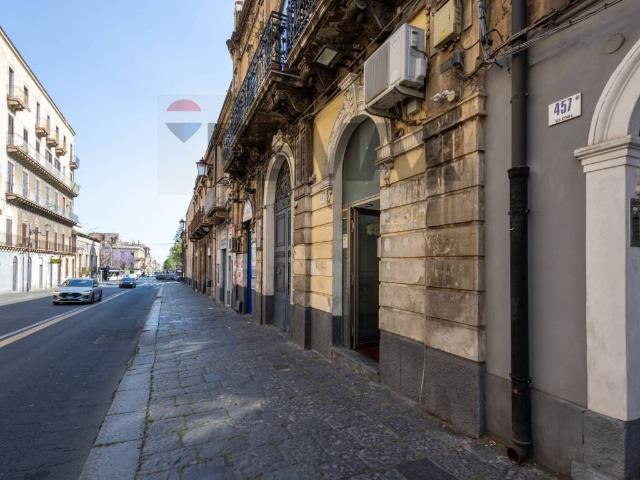 Locale Commerciale in affitto a Borgo-Sanzio, Catania