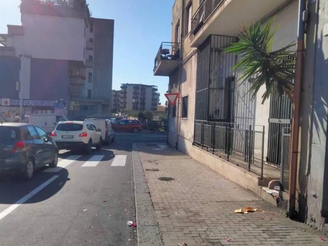 Locale Commerciale in affitto a Monte Po-Nesima-San Leone-Rapisardi, Catania