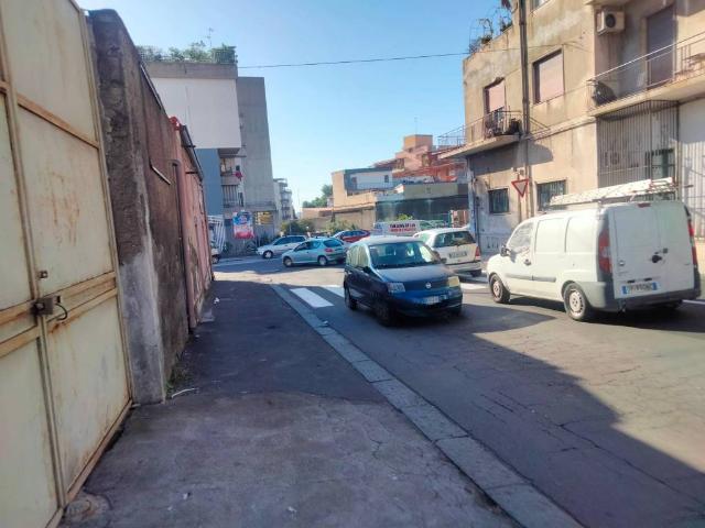 Locale Commerciale in affitto a Monte Po-Nesima-San Leone-Rapisardi, Catania