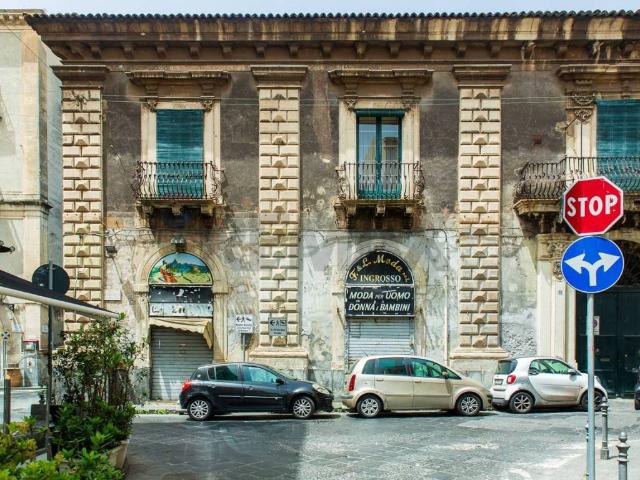 Locale Commerciale in affitto a Centro storico, Catania