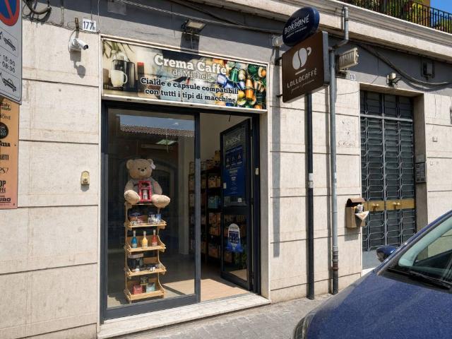 Locale Commerciale in affitto a Picanello-Ognina-Barriera-Canalicchio, Catania