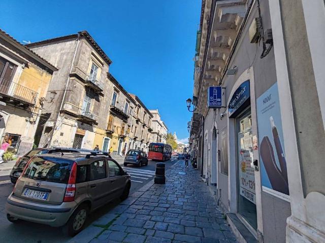 Locale Commerciale in affitto a Borgo-Sanzio, Catania
