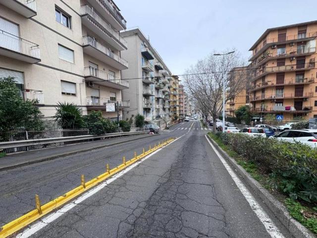 Locale Commerciale in affitto a Borgo-Sanzio, Catania