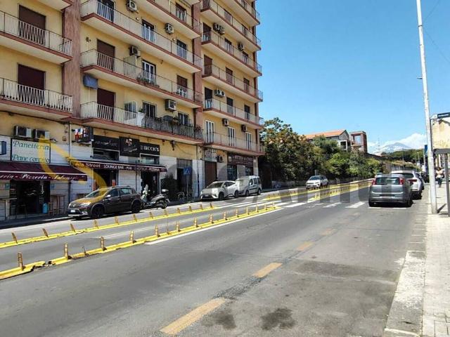 Locale Commerciale in affitto a Borgo-Sanzio, Catania
