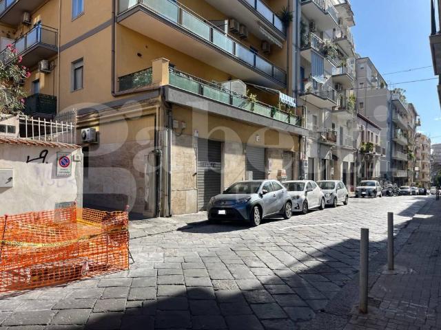 Locale Commerciale in affitto a Picanello-Ognina-Barriera-Canalicchio, Catania