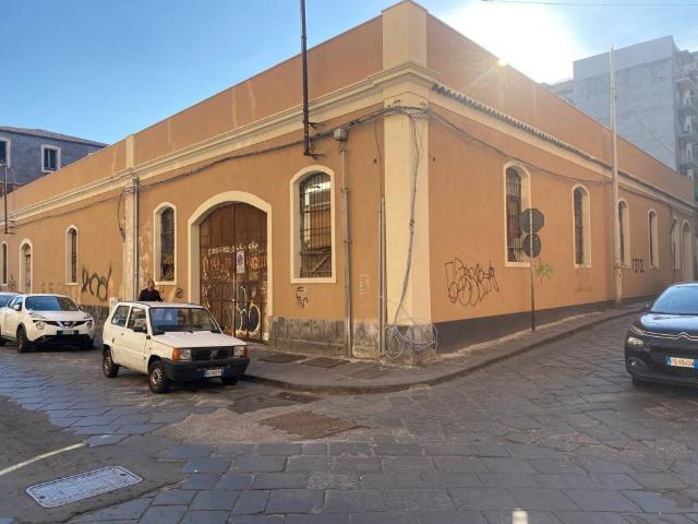 Locale Commerciale in affitto a Centro storico, Catania