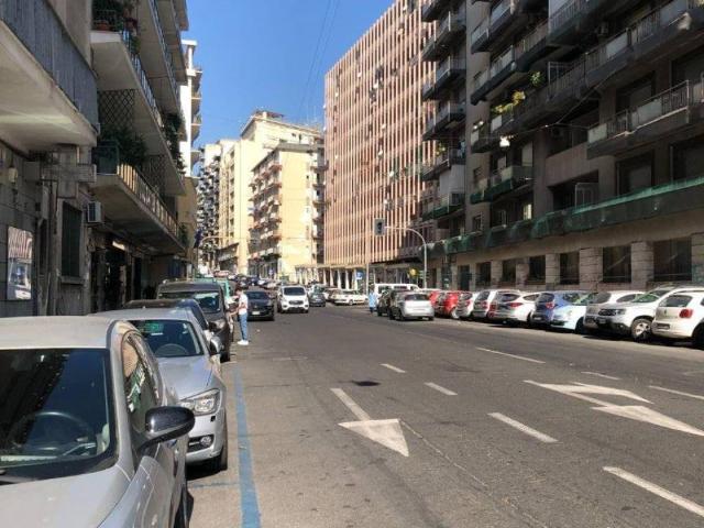 Locale Commerciale in affitto a Picanello-Ognina-Barriera-Canalicchio, Catania
