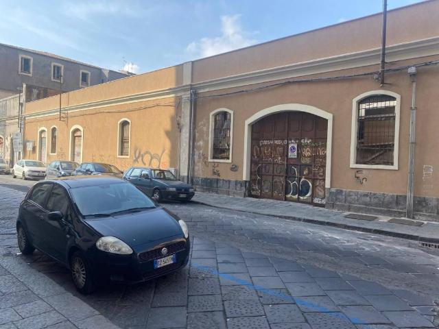 Locale Commerciale in affitto a Centro storico, Catania