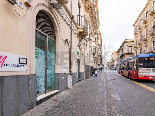 Locale Commerciale in affitto a Centro storico, Catania