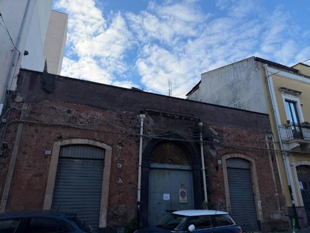 Locale Commerciale in affitto a Picanello-Ognina-Barriera-Canalicchio, Catania