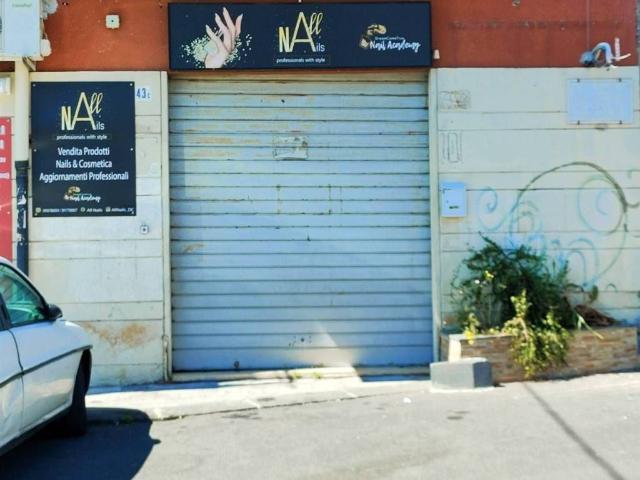Locale Commerciale in affitto a Cibali, Catania